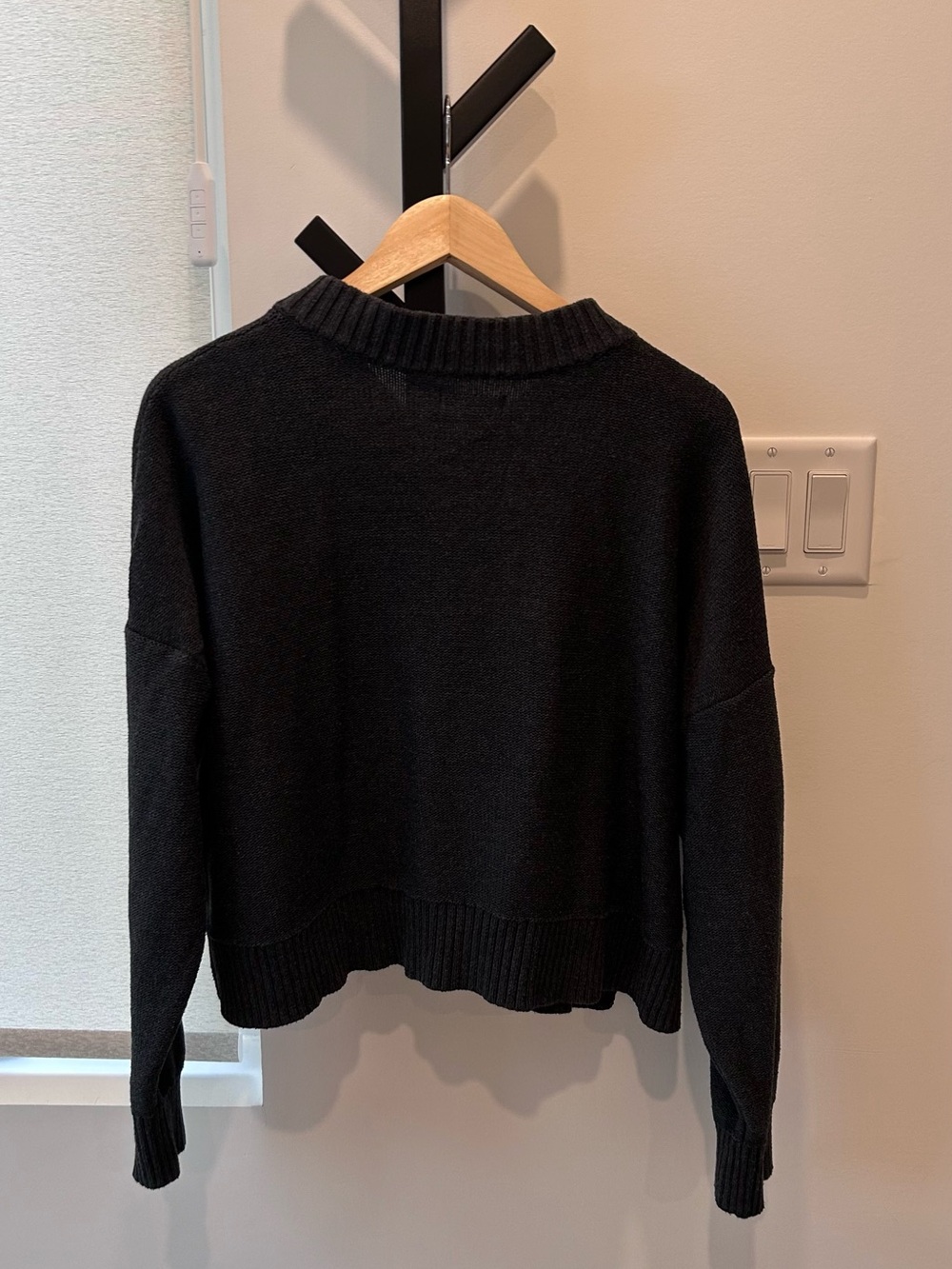 Cropped Button-Front Cardigan - Picture 2 of 6